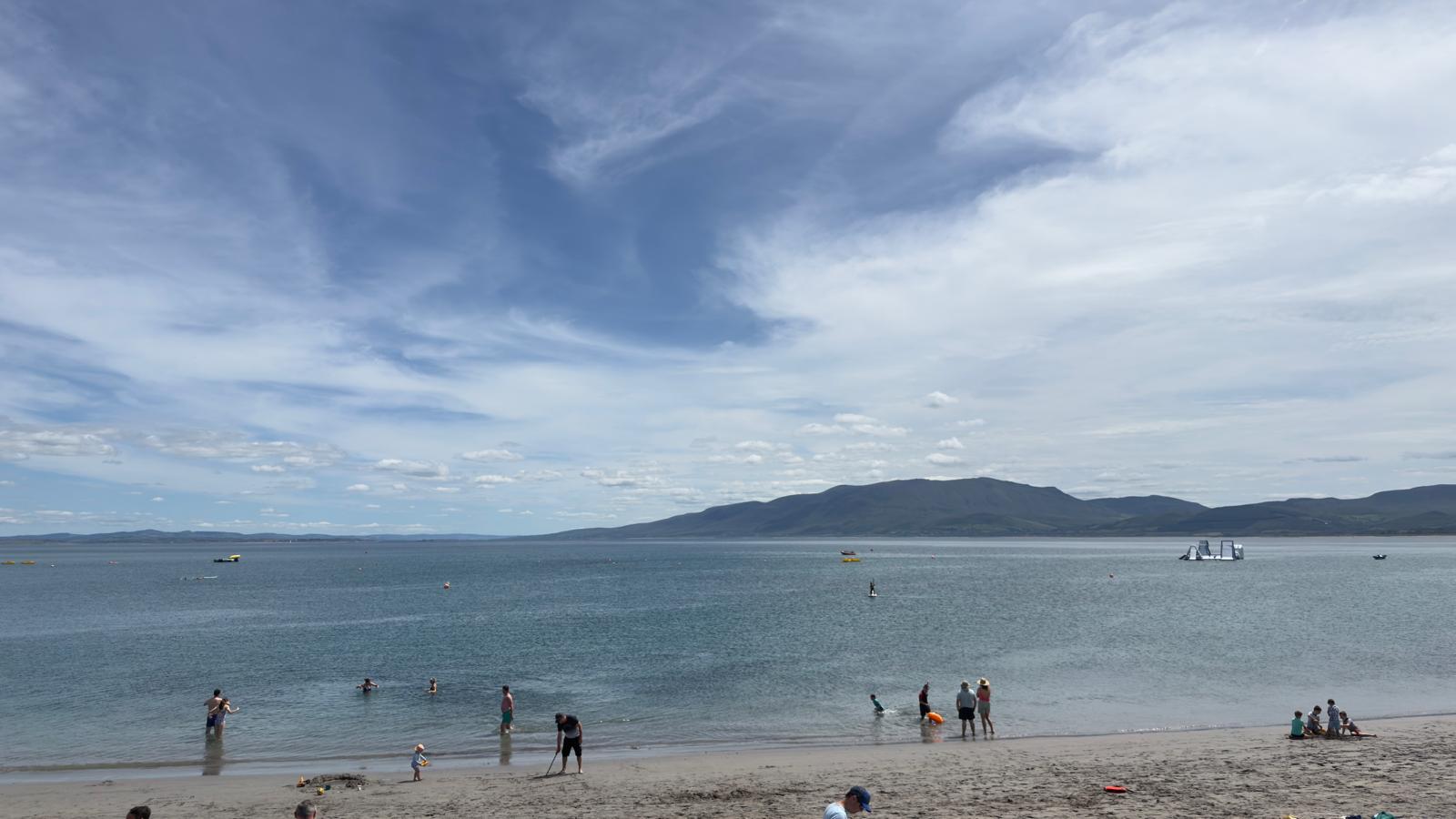 Illustration of the Low Tide Sauna and two sea-water barrels on the shore of Tralee Bay